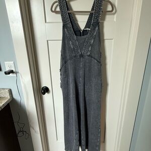 Stylish Denim Overalls
Fabric is like sweatshirt material